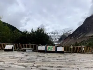 Midue Glacier Scenic Area Observation Deck