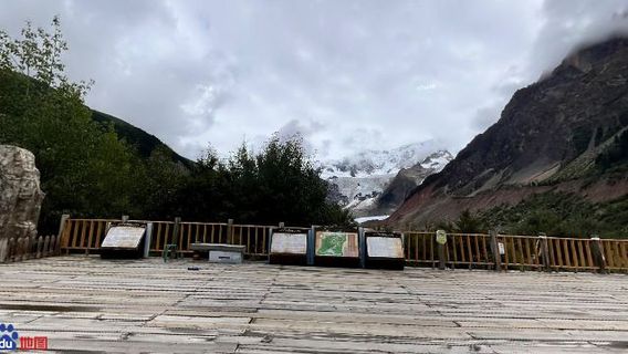 Midue Glacier Scenic Area Observation Deck