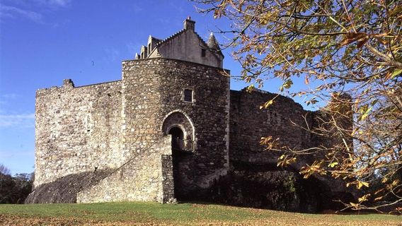 Dunstaffnage Castle and Chapel