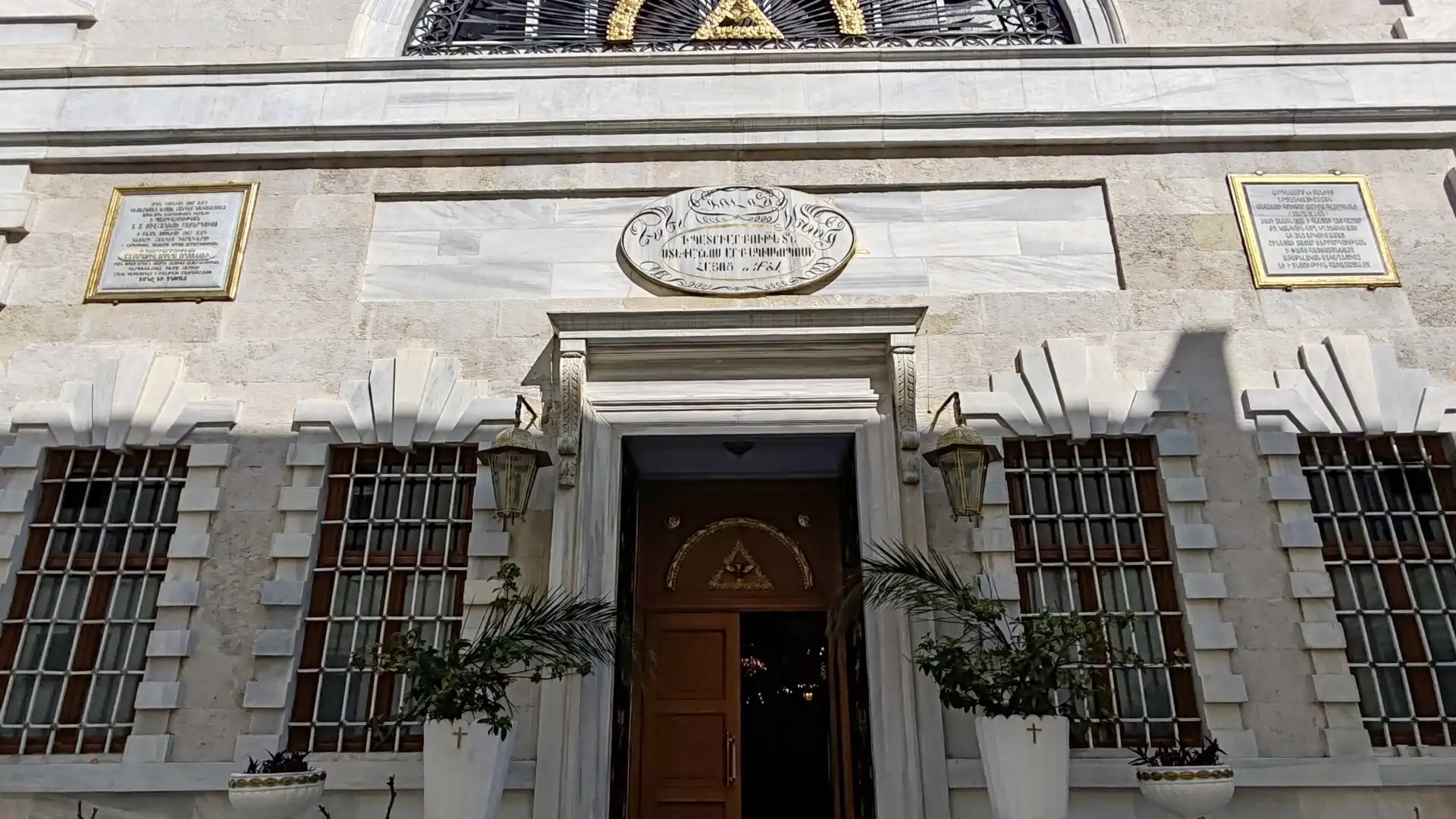 Hotel in zona Beyoglu Uc Horan Armenian Church