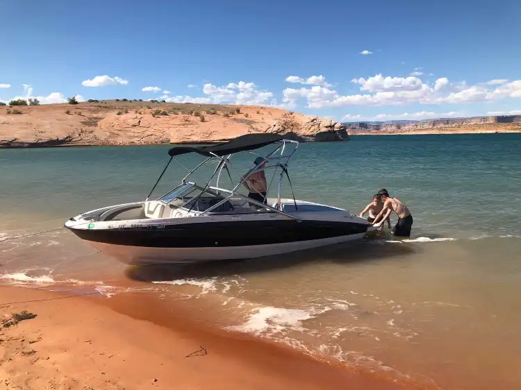 Hotels near Skylite Boat Rentals