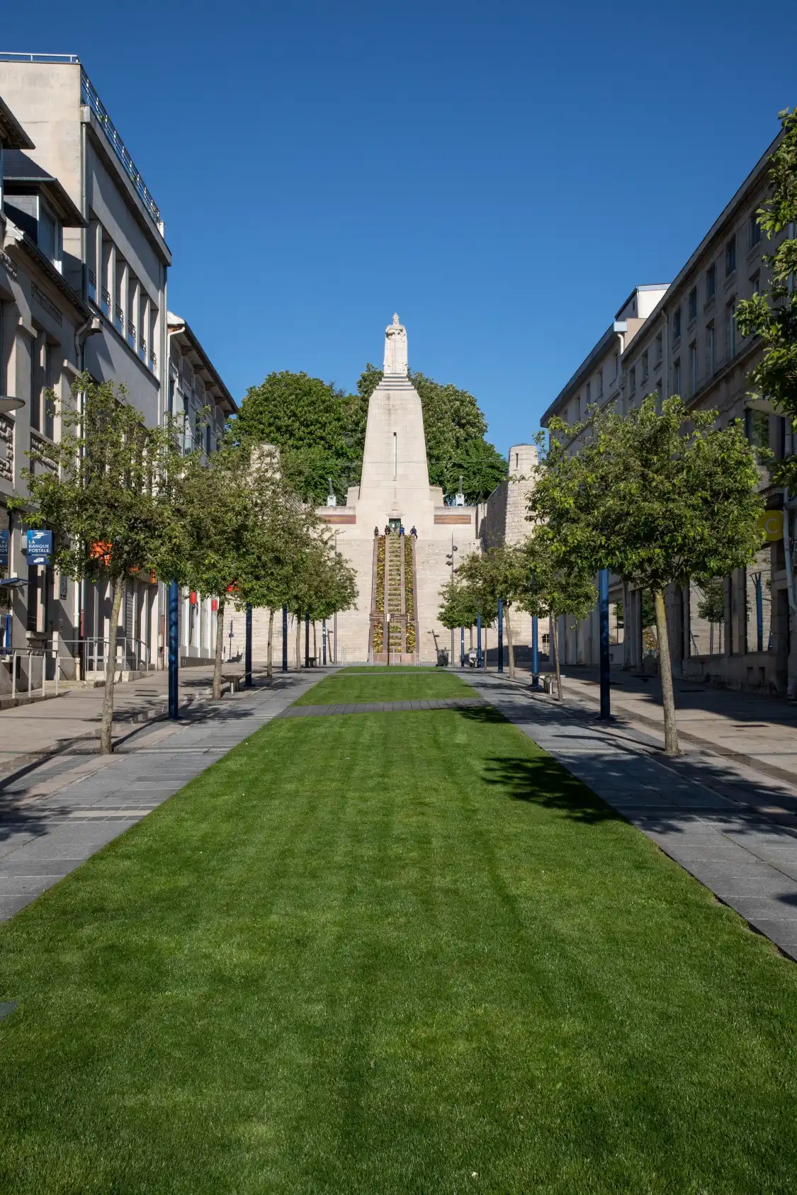 Monument de la Victoire附近的飯店