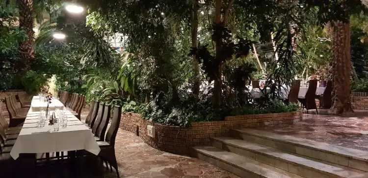 Các khách sạn gần Palm House
