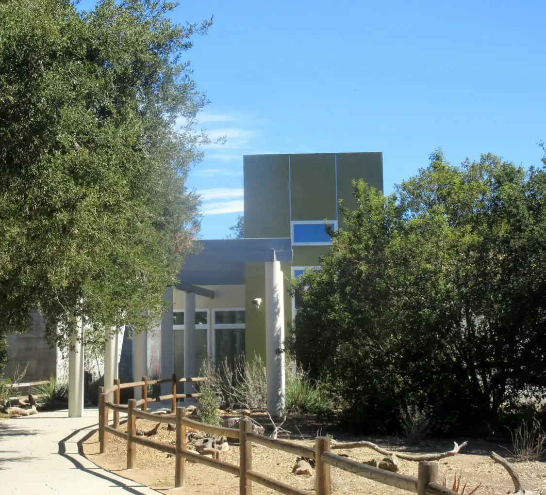Các khách sạn gần Chumash Indian Museum
