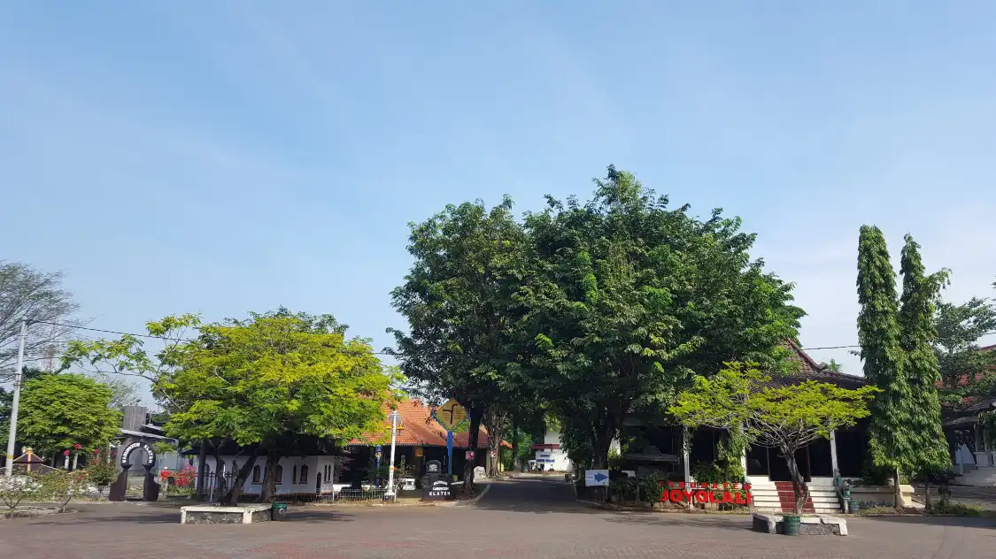 Hotels near Grand Maerakaca