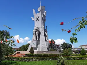Tượng Đài Đăk Hà