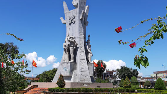 Tượng Đài Đăk Hà