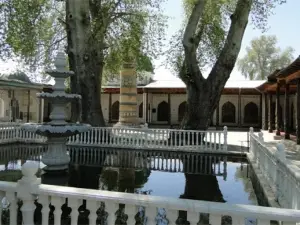 Mavlana Yaqub Charkhi Mosque