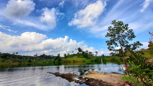 WISATA ALAM DANAU KEMBAR