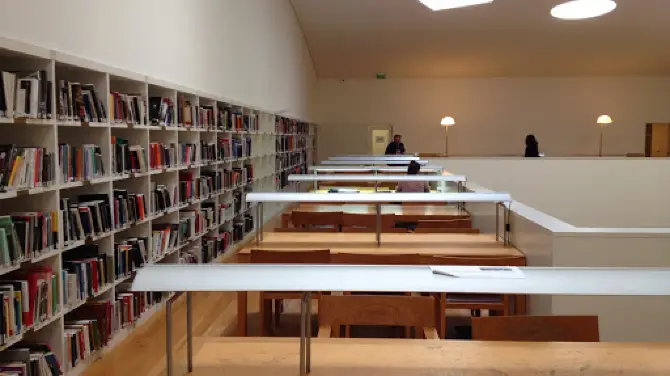 Biblioteca da Facultade de Ciencias da Comunicación - USC