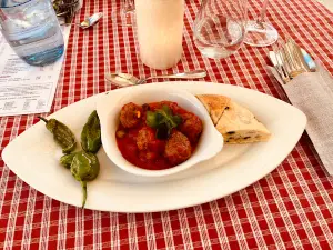 Luise Cafe Bar Restaurant