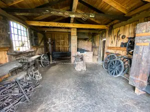 Skansen w Kwiatkówku i Grodzisko w Tumie