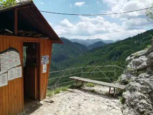 Uhlovitsa Cave
