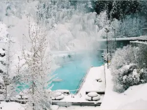 Radium Hot Springs