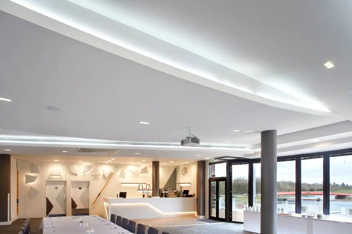 도니 호 주변 호텔