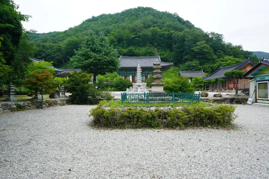 Hotels near Geumdangsa