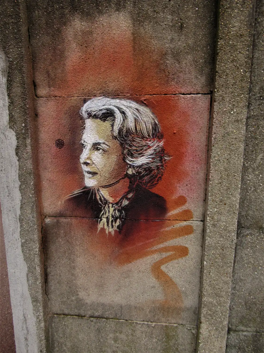 Hôtels à proximité de : Fresque "Andrée Chedid"