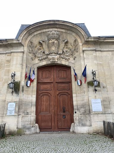 Compare 5 airports near Le Kremlin-Bicetre