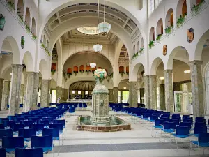 Brunnen- und Wandelhalle