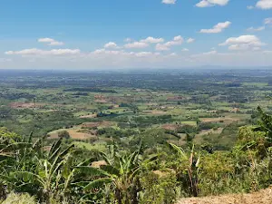 Da Camel Peak, Coffee and Resto Bar, Mabinay Mountain View