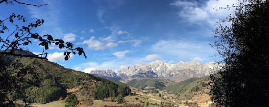 Caseta de Camarines . ( Sendero alcornocal de Tolibes , Porcieda, Potes , Valmayor )