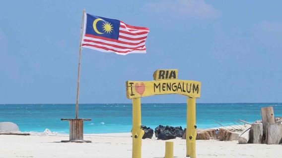 Mengalum Island
