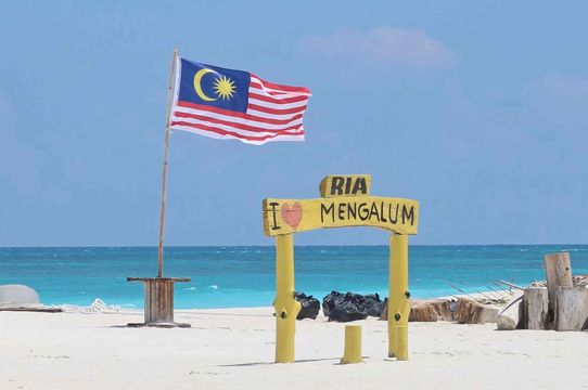 Mengalum Island