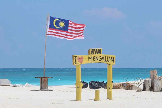 Mengalum Island