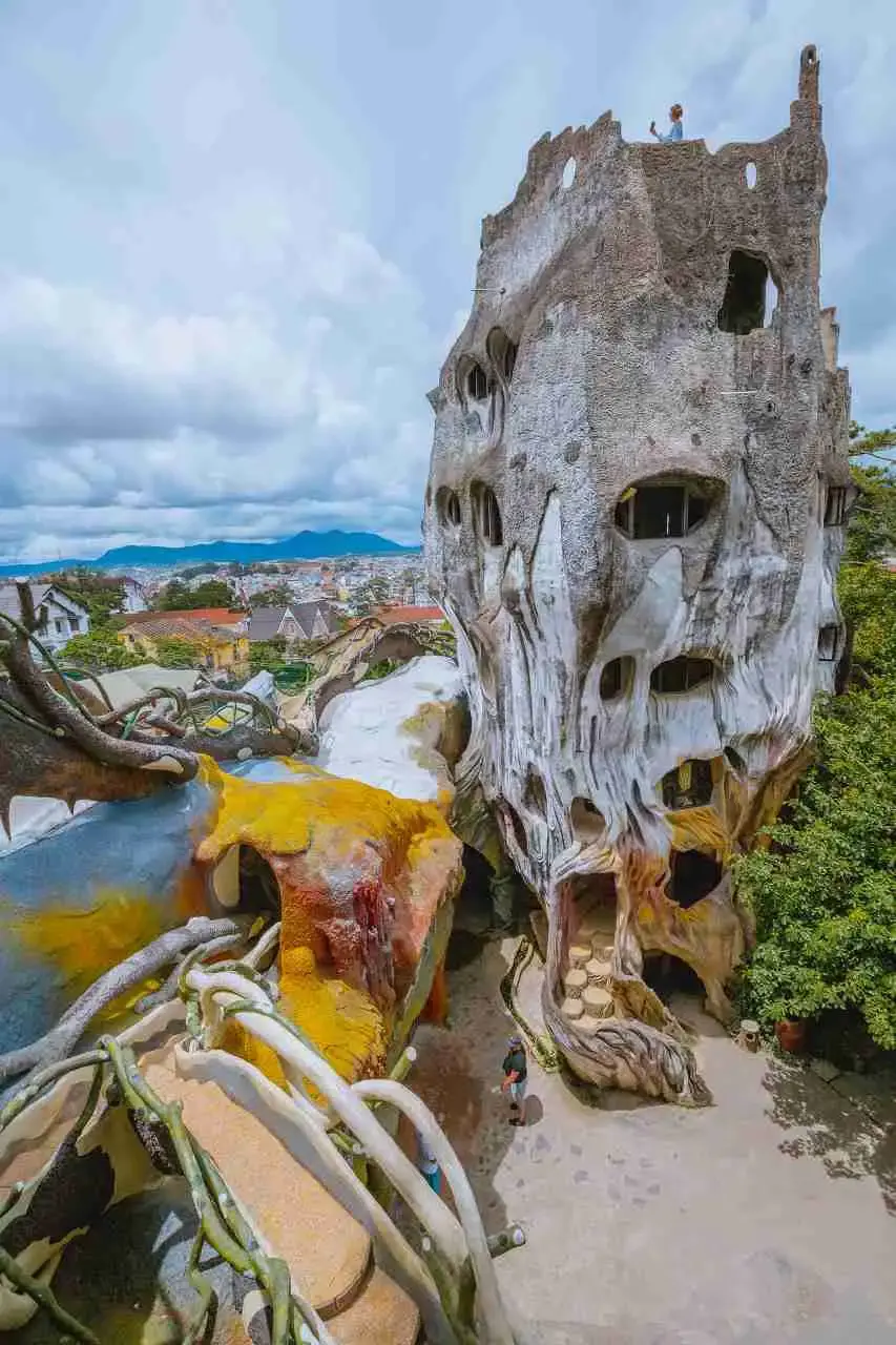 2_Crazy House