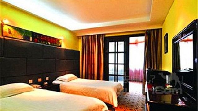 Hailuogou Glacier Hot Spring Resort