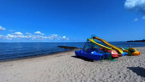 Beach chair and pedal boat rental K. & S.Frank