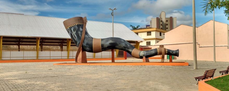 Boy Monument Porteira
