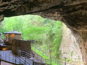 Peak Cavern