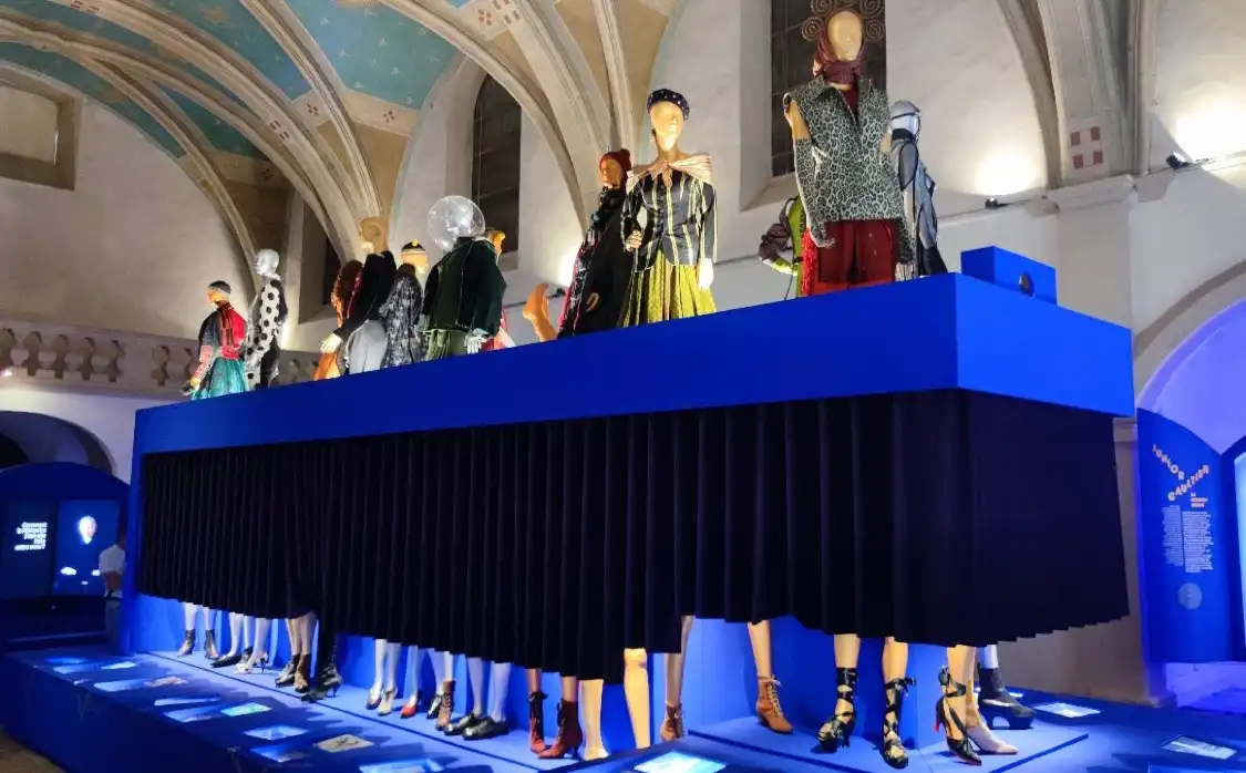 Hotels near International Shoe Museum of Romans