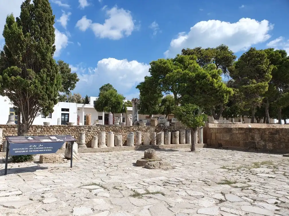 Hotels near Carthage National Museum