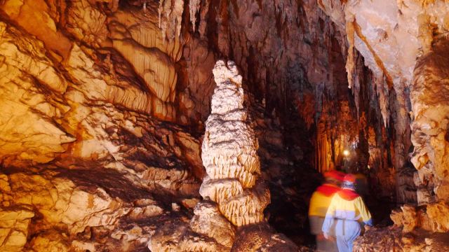 Modrič cave