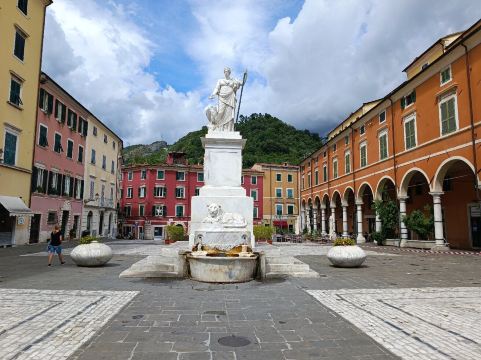 Piazza Alberica