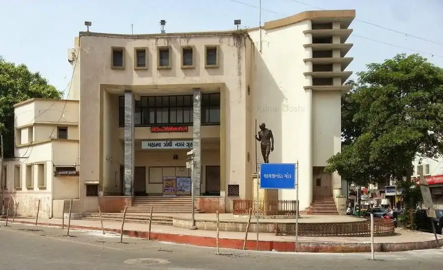 Hotels near Gandhi Nagar Gruh Town Hall