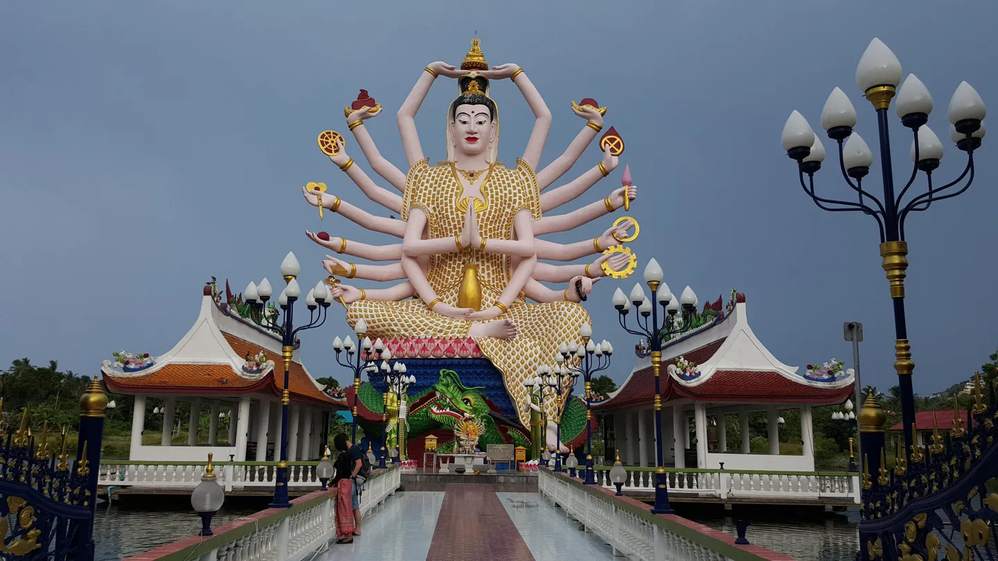 5_Wat Plai Laem
