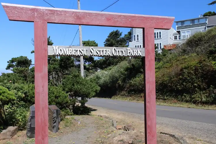Hotels near Mombetsu Sister City Park