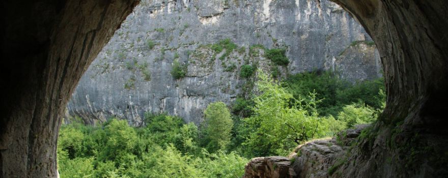 Prohodna Cave