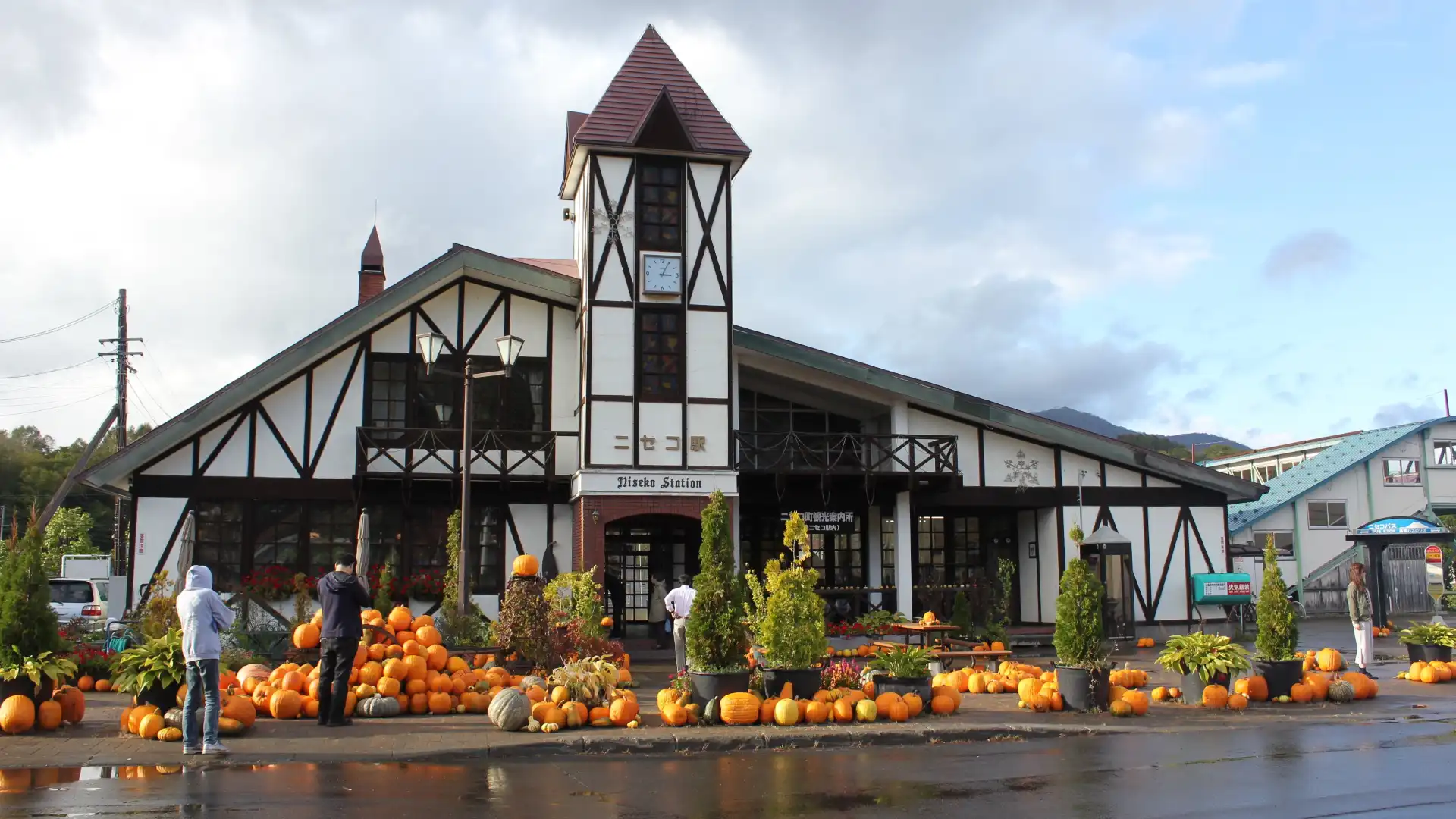 Hotels near JR Niseko Station Tourist Information Center