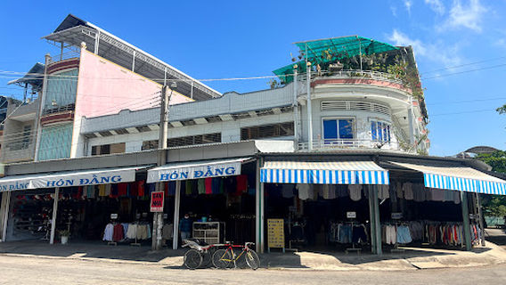 Chau Long Market