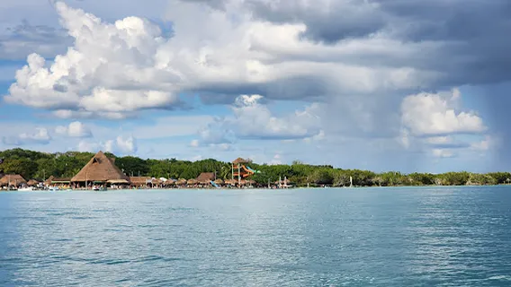 Amir AdvenTours Bacalar