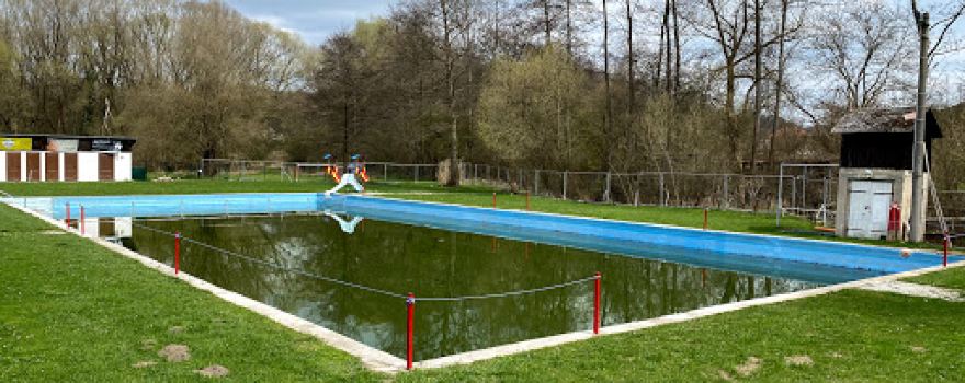 Camp and Swimming Pool Želízy