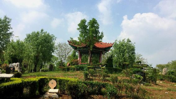 Changge Zhongzhou Humanity Memorial (West Gate)