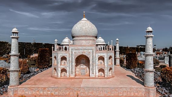 Around the World in 80 Days Park