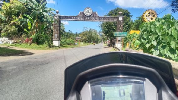 Infanta Quezon Welcome Arch (Gumian)