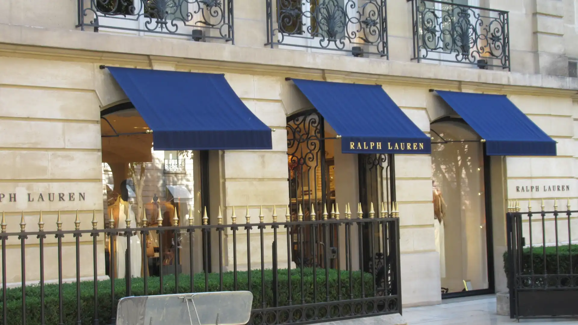 Hotels near Avenue Montaigne