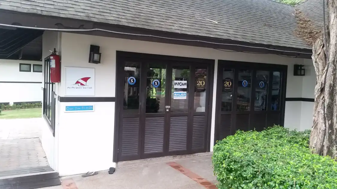 Hotels near Visa Diving Center